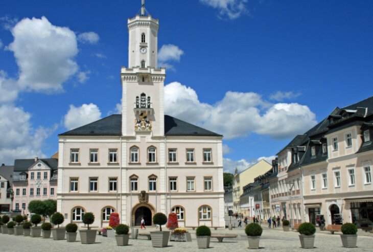 Bild 1 Schneeberg Rathaus mit Glockenspiel