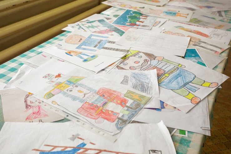 Bild 5 Ein Blick auf die Auswahl, die die Kinder hatten. Mehr als 130 Nusknacker-Entwürfe waren bei den Füchtners eingegangen. Foto: Jan Görner